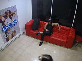 このモデルは現在ライブ中です。 voyeurcam-jb-lobby