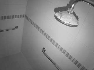 voyeurcam-jb-xfollow-shower