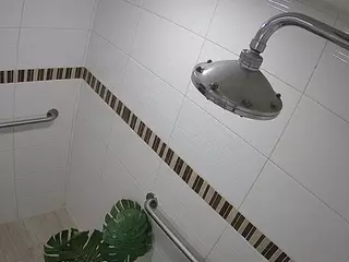 voyeurcam-jb-xfollow-shower's Live Sex Cam Show