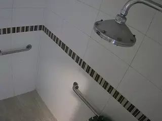 voyeurcam-jb-xfollow-shower's Live Sex Cam Show