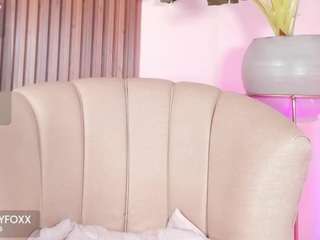 le modèle kenay-fox est en webcam porno dans un show sur le site camsoda, il possède les tags suivants: ahegao,solo,anal-toys,no drinking,oil,orgasm,public,pussy,sexy,smoking,spank,naked,squirter,strip,tattoos,tease,thick,toys,twerk,wet