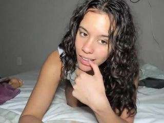 creamyricanfountain from CamSoda is Freechat