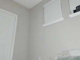 creamyricanfountain from CamSoda is Freechat