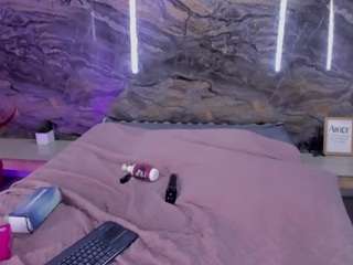Ariana live webcam show