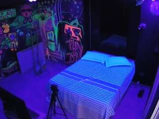 Free Adult Male Cam camsoda voyeurcam-casa-salsa-disturbed