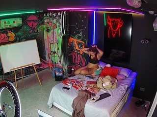 voyeurcam-casa-salsa-disturbed