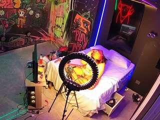 voyeurcam-casa-salsa-disturbed webcam model