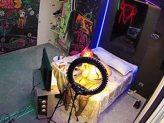 voyeurcam-casa-salsa-disturbed webcam model