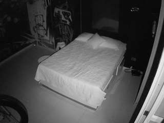 voyeurcam-casa-salsa-disturbed webcam