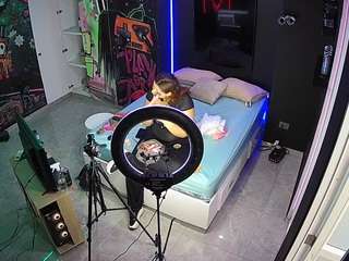 voyeurcam-casa-salsa-disturbed webcam