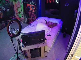 This model is live right now. voyeurcam-casa-salsa-disturbed
