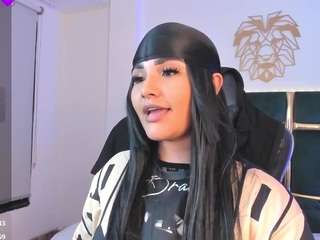 le modèle arigy-gomez est en webcam porno dans un show sur le site camsoda, il possède les tags suivants: amateur,pussy,ass,living room,naked,natural,no smoking,normal,solo,fingering,squirter,tattoos,teen-18,twerk,voyeur,young adult,flashing,hairy-pussy,feet,camel-toe
