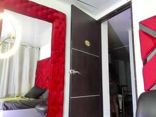 le modèle kendrafoxxy est en webcam porno dans un show sur le site camsoda, il possède les tags suivants: anal,pussy,anal toys,middle aged,milf,naked,natural,nature,oil,sexy,lovense,shaved,spank,squirter,strip,tease,tittyfuck,toys,young adult,lush