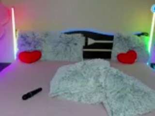 Lola010101's cam show statistics and live stream