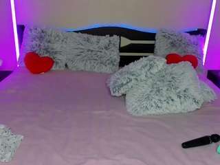 lola010101 live webcam show