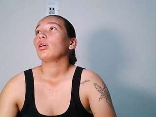 miavaleria live cam profile