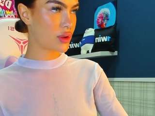 angel-sapphire camsoda Miamellycious Cam 