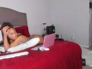 yiaunaniree's CamSoda show and profile