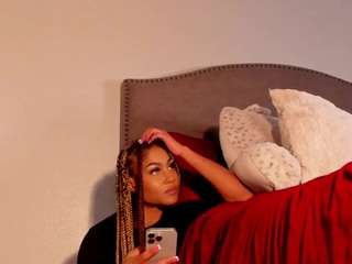 yiaunaniree webcam