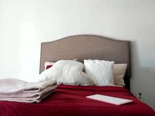 yiaunaniree webcam