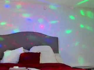 yiaunaniree Live Webcam on CamSoda