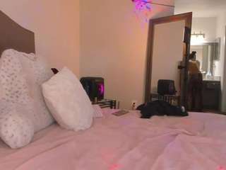 yiaunaniree webcam model