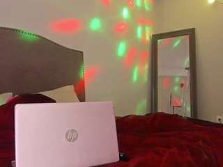 Live stream of yiaunaniree