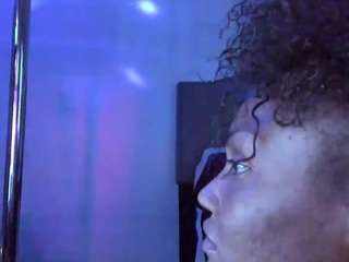 yiaunaniree live webcam show