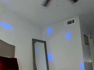 yiaunaniree live webcam show