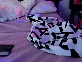 YAYA's Live Sex Cam Show