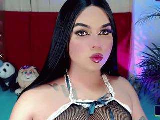 miss-adriana's CamSoda show and profile