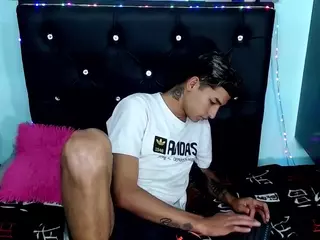 oliverttwink1's Live Sex Cam Show