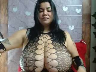 Live webcam model wonderfulltitys-mia on Soda Cams