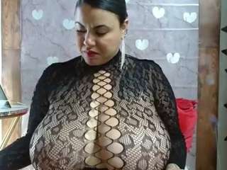 wonderfulltitys-mia webcam