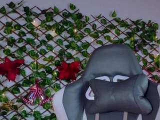 emiily-cutte Live Webcam on CamSoda