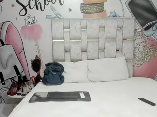 EMMASWEET1's Live Sex Cam Show