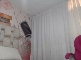 EMMASWEET1's Live Sex Cam Show