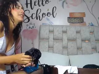 EMMASWEET1's Live Sex Cam Show