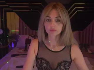 TinaDeluxxe's Live Sex Cam Show