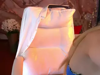 TinaDeluxxe's Live Sex Cam Show