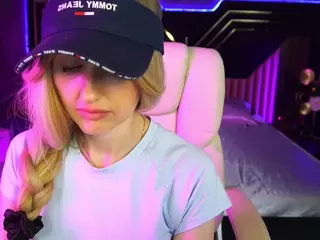 TinaDeluxxe's Live Sex Cam Show