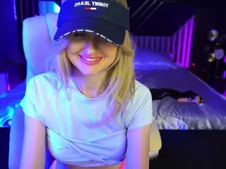 TinaDeluxxe's Live Sex Cam Show