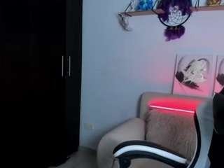 ailynred webcam