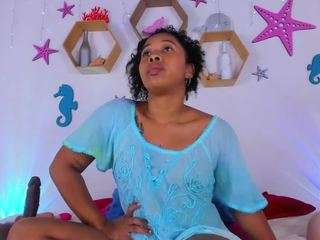 tanisha-curly Live Webcam on CamSoda