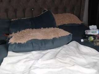 bazeywonder's CamSoda show and profile