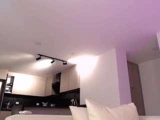 le modèle magic-varenka est en webcam porno dans un show sur le site camsoda, il possède les tags suivants: anal,strip,pegging,public,pussy,senior,shaved pussy,skinny,smoking,tattoos,natural,tease,teen 18,thick,tiny tits,toys,wet,young adult,ass,old