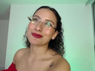 magic-varenka's CamSoda show and profile