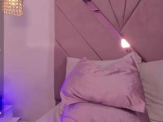 isi-cute's CamSoda show and profile