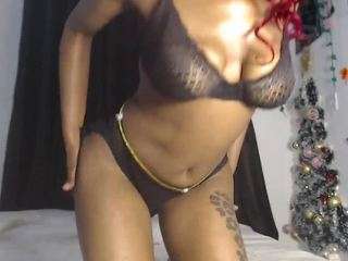 parismariah's CamSoda show and profile