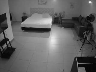 voyeurcam-jb-photo-studio Flashing live webcam